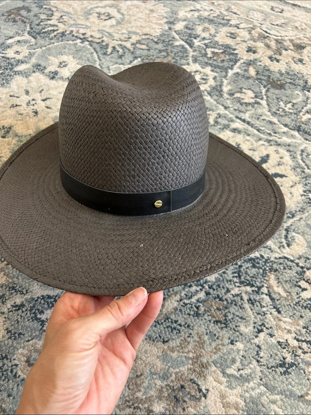 Women’s Wide Brim Straw Fedora Hat in Dark Gray